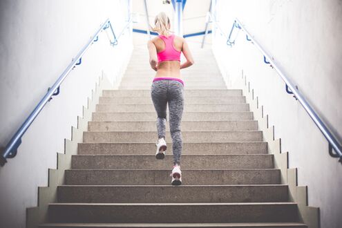 კიბეებზე სირბილი შესანიშნავი საშუალებაა ზედმეტი წონის მოსაშორებლად. 